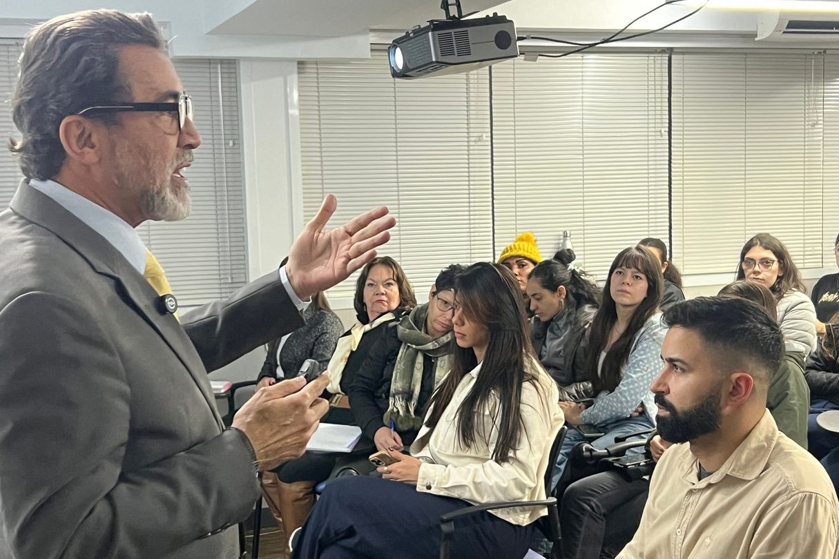 Alunos de Psicologia participam de palestra sobre prevenção do suicídio e saúde mental
