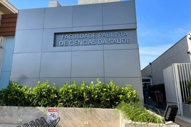 Fachada e bicicletário